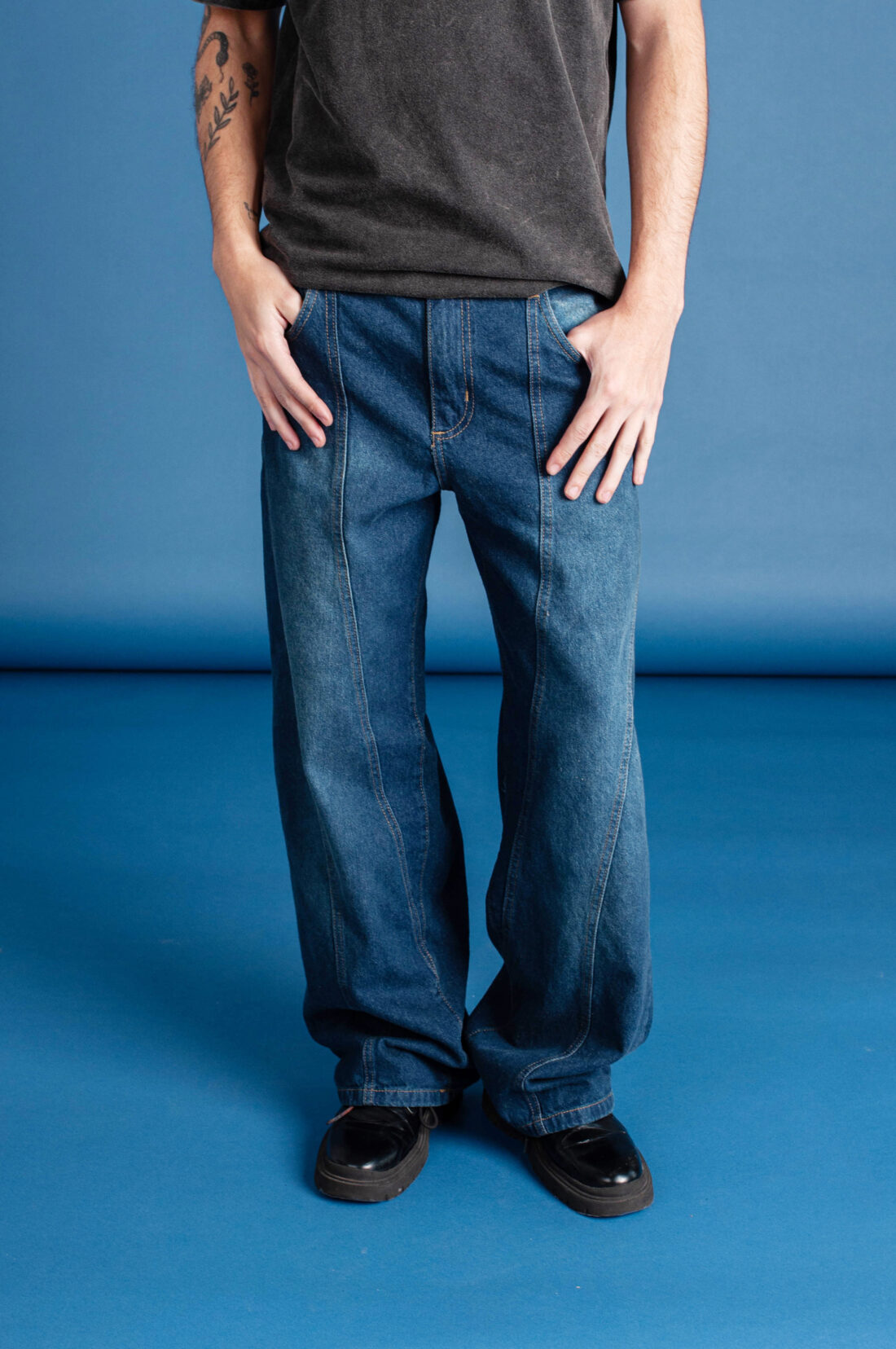 [21193] skater baggy azul recortes